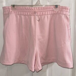 NWOT Lululemon Softstreme High Rise 4” Shorts Size 12